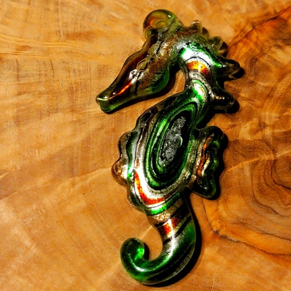 Beautiful NEW Rainbow Greenish Murano Style Sea Horse Pendant